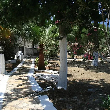 לינה וארוחת בוקר Delos