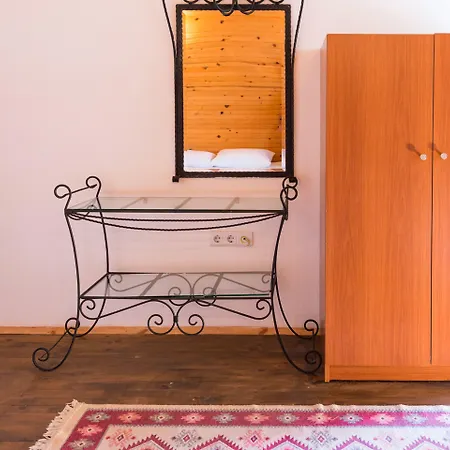 Delos Bed & Breakfast